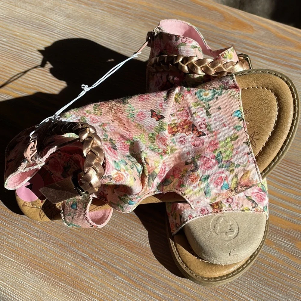 Girls Eva Blowfish sandals (NWT)